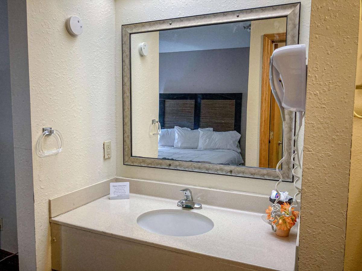 Motel 6 Elkhart, In Eksteriør billede
